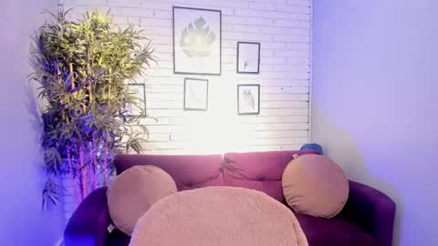 Snapshot of miilu__1 chatting on February 23, 3:24 am miilu online show from February 23, 3:24 am