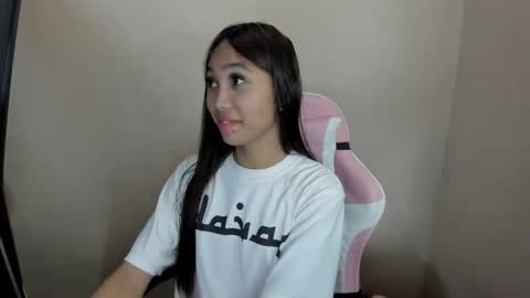 Snapshot of mika_cora chatting on March 29, 11:10 am MIKA online show from March 29, 11:10 am