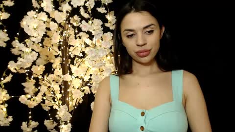 Snapshot of mika_gold7 chatting on December 16, 7:00 pm Mika online show from December 16, 7:00 pm