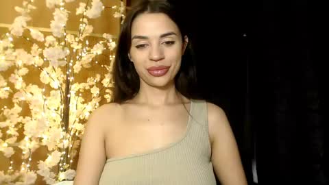 Snapshot of mika_gold7 chatting on December 18, 9:58 am Mika online show from December 18, 9:58 am