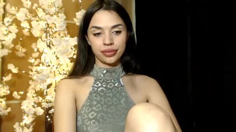 Snapshot of mika_gold7 chatting on December 23, 8:03 pm Mika online show from December 23, 8:03 pm