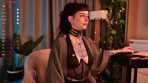 mika_moon_ online show from December 9, 7:18 pm