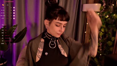 mika_moon_ online show from December 12, 8:32 pm