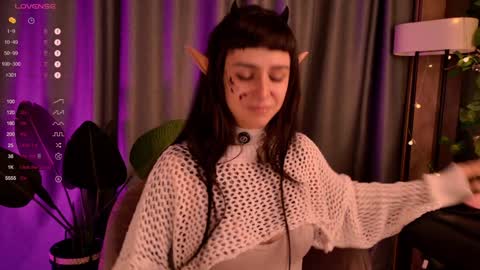 mika_moon_ online show from December 15, 6:15 pm