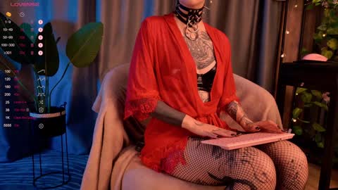 mika_moon_ online show from December 19, 6:23 pm