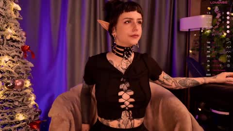 mika_moon_ online show from December 21, 8:43 pm