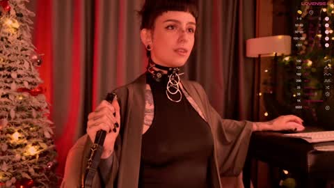 mika_moon_ online show from December 29, 8:37 pm