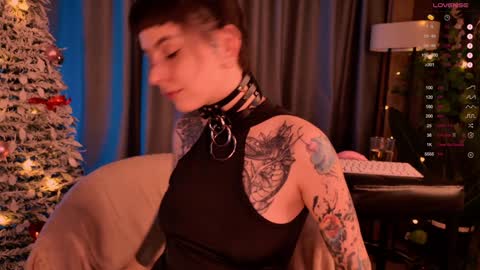 mika_moon_ online show from December 30, 2:42 am