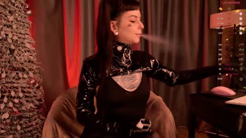 mika_moon_ online show from January 2, 8:46 pm