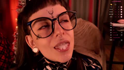 mika_moon_ online show from January 2, 11:49 pm