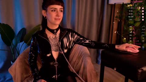 mika_moon_ online show from January 7, 9:46 pm