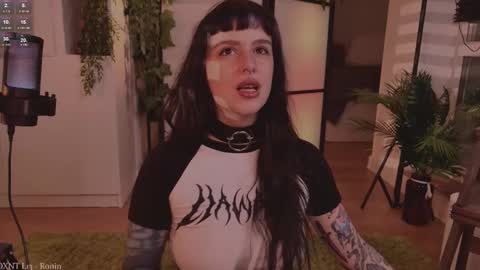 mika_moon_ online show from October 17, 4:53 pm