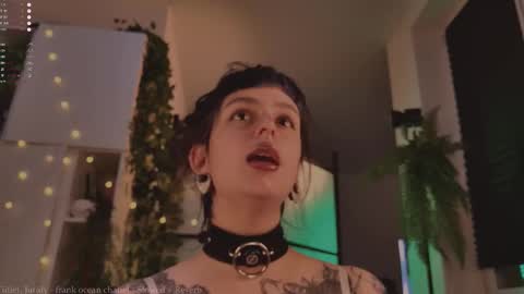 mika_moon_ online show from November 12, 4:18 pm