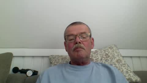 mikael42 online show from May 18, 1:06 pm
