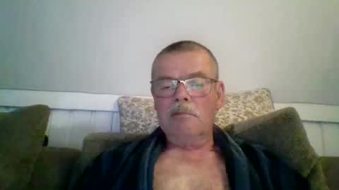 mikael42 online show from May 19, 6:47 pm