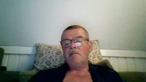 mikael42 online show from May 25, 6:36 pm