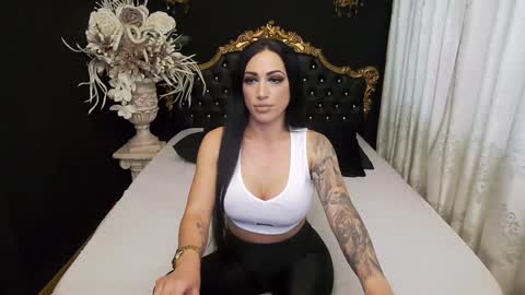 Snapshot of mikaelajensen chatting on December 22, 7:33 am Mikaela online show from December 22, 7:33 am