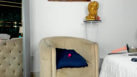 Snapshot of mikaelastonne chatting on November 11, 1:22 pm Mikaela blondie bigass online show from November 11, 1:22 pm