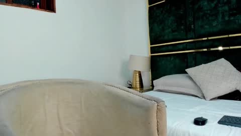 Snapshot of mikaelastonne chatting on November 12, 11:43 am Mikaela blondie bigass online show from November 12, 11:43 am