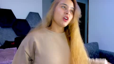 Mikaela blondie bigass online show from June 8, 7:36 pm