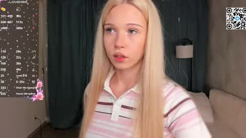 Snapshot of mikaelataron chatting on April 19, 9:28 pm Angel girl online show from April 19, 9:28 pm