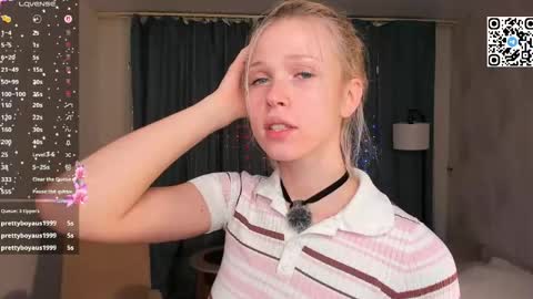 Snapshot of mikaelataron chatting on May 18, 9:20 pm Angel girl online show from May 18, 9:20 pm