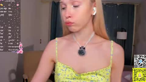Snapshot of mikaelataron chatting on June 2, 8:00 pm Angel girl online show from June 2, 8:00 pm
