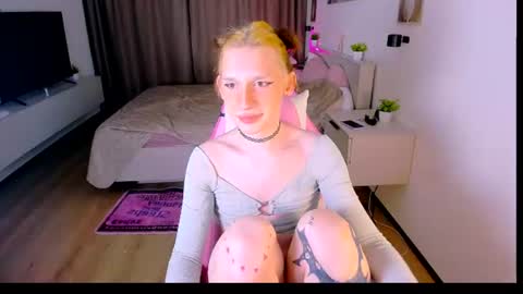 mikaella_nicole online show from June 18, 10:36 pm