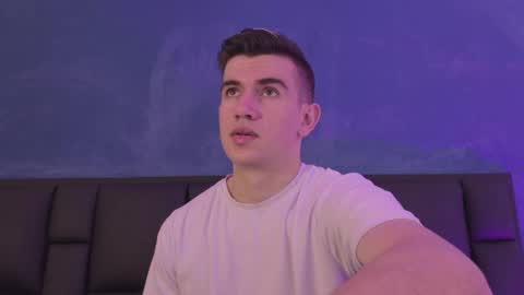 mikael online show from March 31, 4:24 am