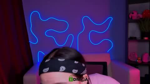 Snapshot of mikameovv chatting on November 21, 11:20 am Mika online show from November 21, 11:20 am