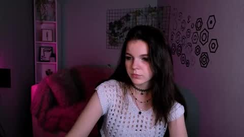 Snapshot of mikameovv chatting on December 5, 12:14 pm Mika online show from December 5, 12:14 pm