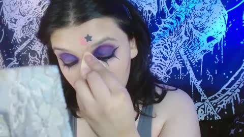 Snapshot of mikaskullcs chatting on November 9, 9:57 pm Mika online show from November 9, 9:57 pm