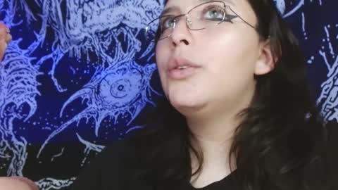 Snapshot of mikaskullcs chatting on November 12, 10:09 pm Mika online show from November 12, 10:09 pm