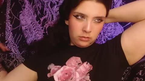 Snapshot of mikaskullcs chatting on December 3, 10:30 pm Mika online show from December 3, 10:30 pm