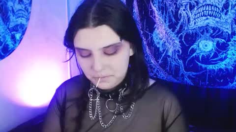 Snapshot of mikaskullcs chatting on January 9, 10:11 pm Mika online show from January 9, 10:11 pm