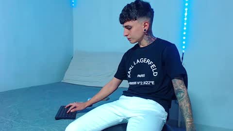 Mike IMDEPENDIENT MODEL online show from December 31, 11:49 pm