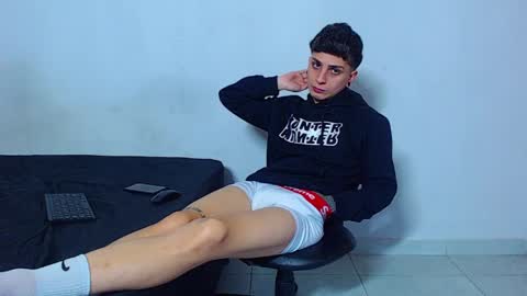 Mike IMDEPENDIENT MODEL online show from June 8, 1:39 am