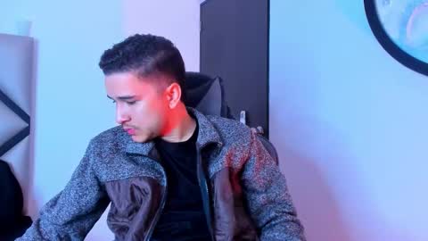 Snapshot of mike_256 chatting on November 10, 11:53 am Mike online show from November 10, 11:53 am