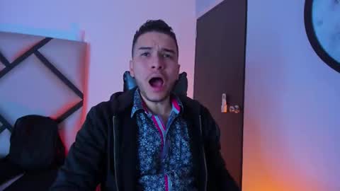 Snapshot of mike_256 chatting on November 18, 11:47 am Mike online show from November 18, 11:47 am