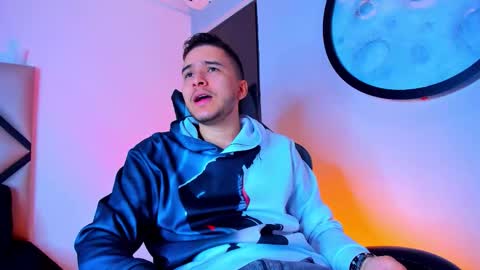 Snapshot of mike_256 chatting on November 22, 12:15 pm Mike online show from November 22, 12:15 pm