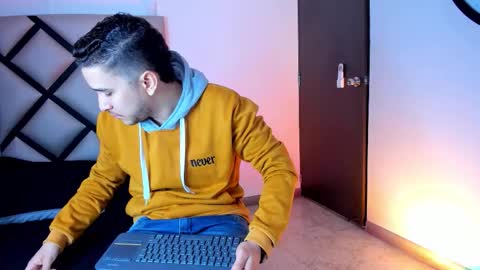 Snapshot of mike_256 chatting on November 27, 11:45 am Mike online show from November 27, 11:45 am