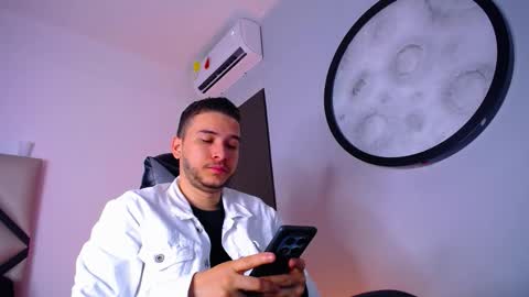 Snapshot of mike_256 chatting on December 2, 11:48 am Mike online show from December 2, 11:48 am