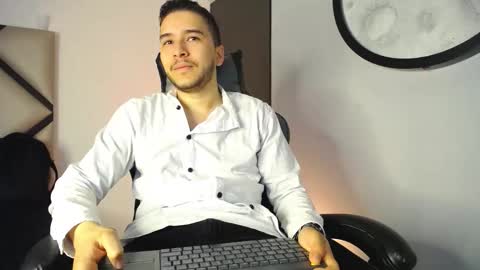 Snapshot of mike_256 chatting on December 3, 11:52 am Mike online show from December 3, 11:52 am