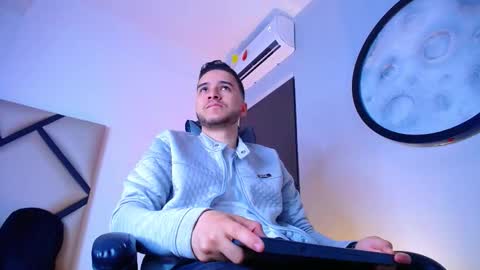 Snapshot of mike_256 chatting on December 5, 12:03 pm Mike online show from December 5, 12:03 pm