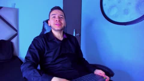 Snapshot of mike_256 chatting on December 15, 12:42 pm Mike online show from December 15, 12:42 pm