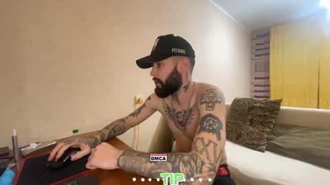 Snapshot of mike_and_anna_ chatting on November 18, 1:44 am Mike and anna online show from November 18, 1:44 am