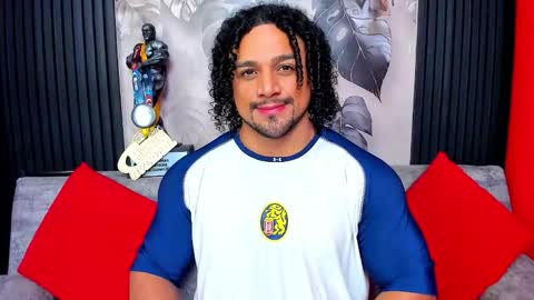 Snapshot of mike_estevess chatting on January 6, 12:31 pm online show from January 6, 12:31 pm