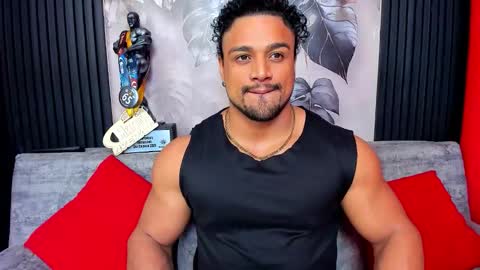 Snapshot of mike_estevess chatting on January 7, 9:12 am online show from January 7, 9:12 am