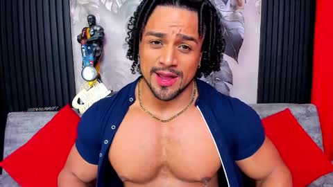 Snapshot of mike_estevess chatting on January 10, 4:58 am online show from January 10, 4:58 am