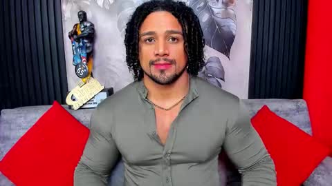 Snapshot of mike_estevess chatting on January 11, 11:59 am online show from January 11, 11:59 am